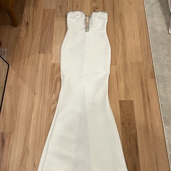 Fashion Nova white jeweled gown - Picture 4 of 8